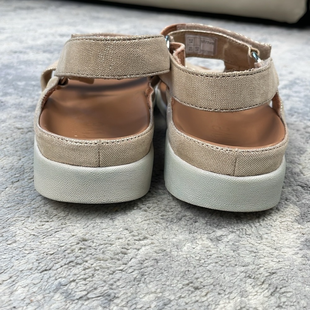 Nordstrom Strive Antigua Sandals Gold Sparkle Pearl Stud Comfy Party Sz 9.5 - Picture 8 of 15